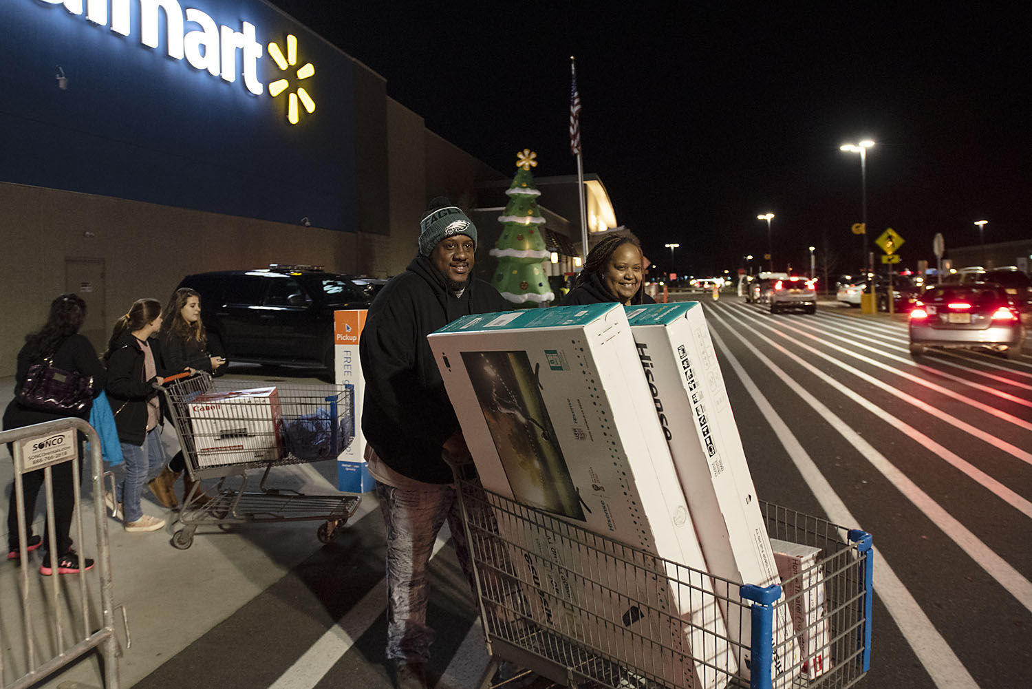112318_nws_shopping
